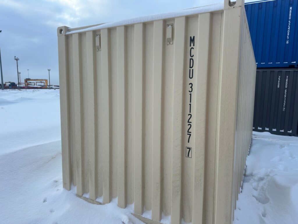 Jūrinis konteineris - tikras vaizdas statybvietėje